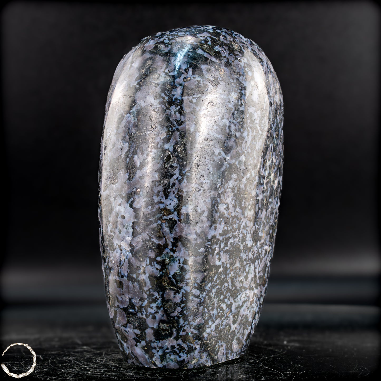 Natürliche Merlinit (Gabbro) Kristall Freiform - 1007,46g