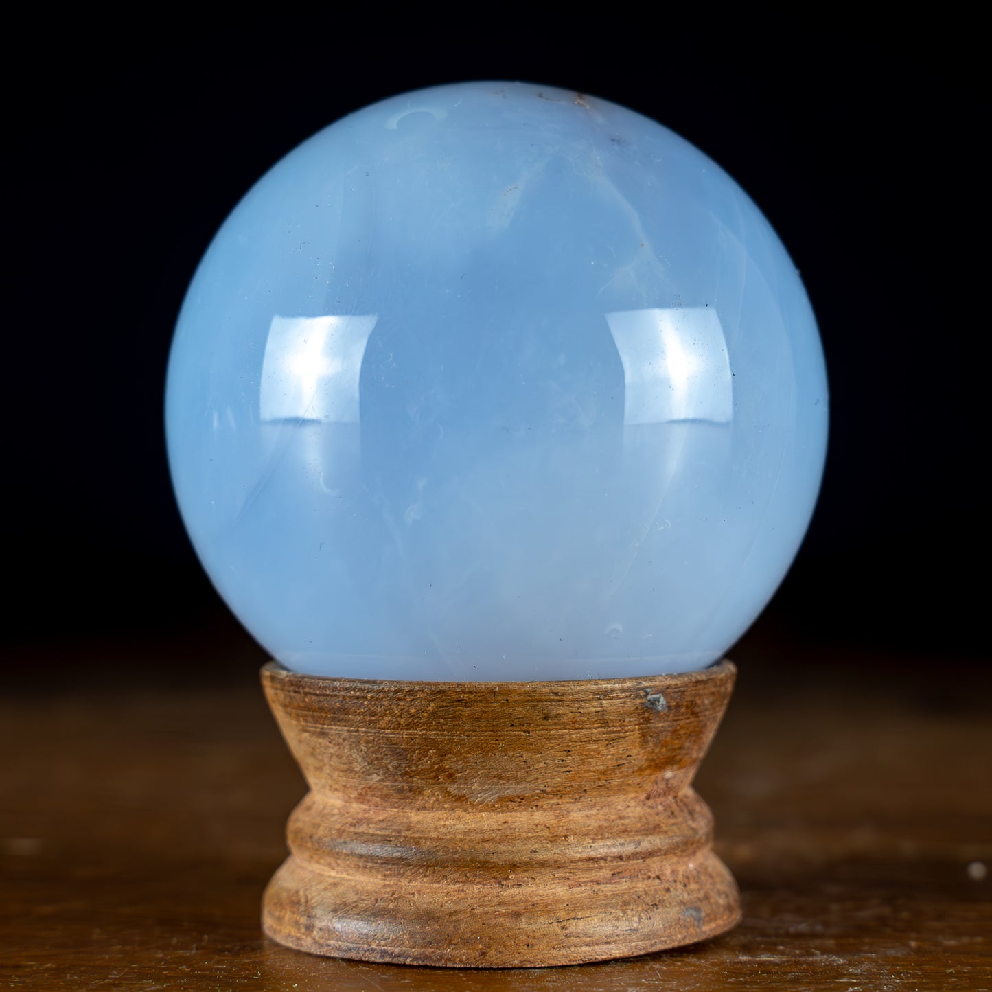 Blauer Chalcedon als Kugel - 302,02g - 60,5mm