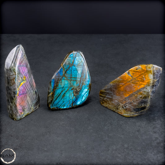 Natürliches Labradorit‑Set aus Madagaskar, drei Freiformen Gesamtgewicht 1035,16g