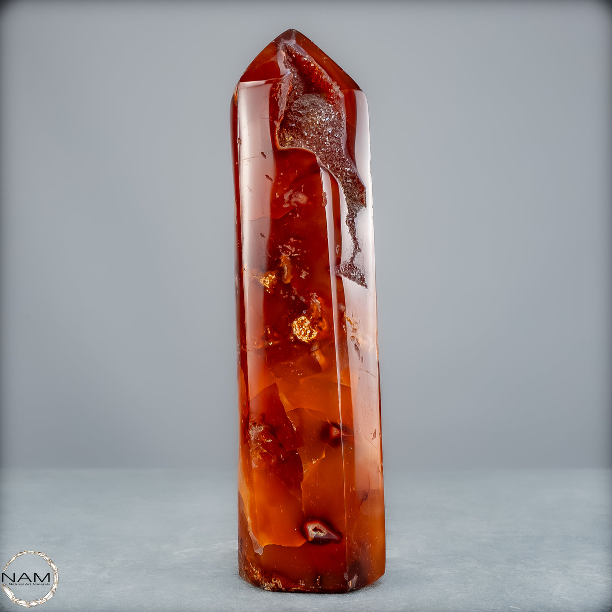 Natürlicher Karneol-Obelisk mit  Druse - 382,82g