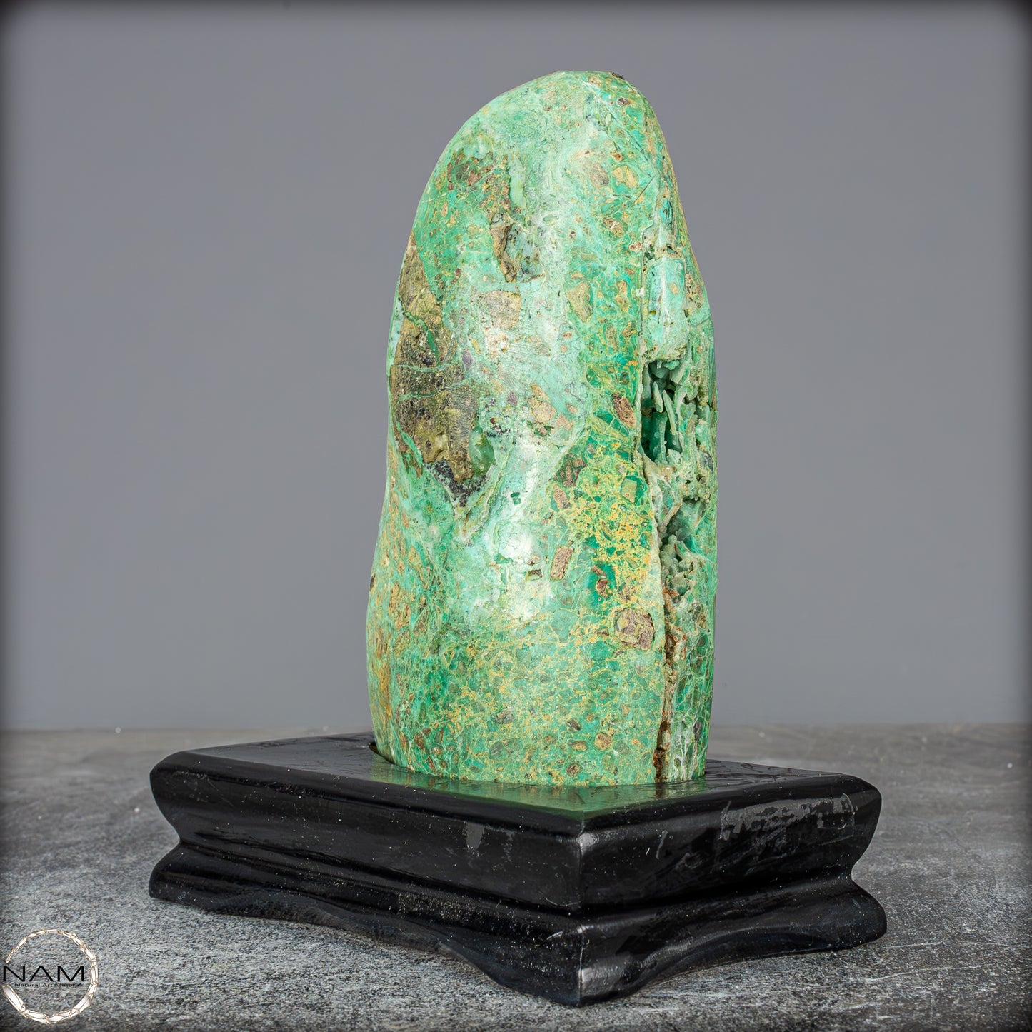 Natürliche Chrysopras-Kristall Freiform auf Ständer, Indonesien - 861,64g