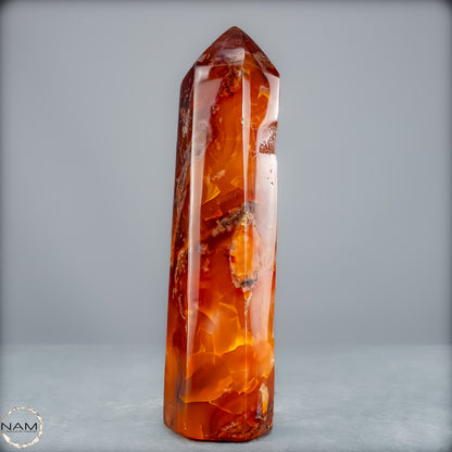 Natürlicher Karneol-Obelisk mit  Druse - 382,82g