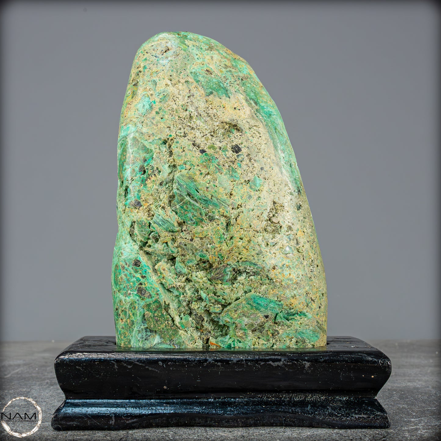 Natürliche Chrysopras-Kristall Freiform auf Ständer, Indonesien - 861,64g