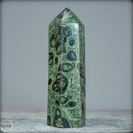 Natürlicher  Kambaba-Jaspis Obelisk - 735,82g