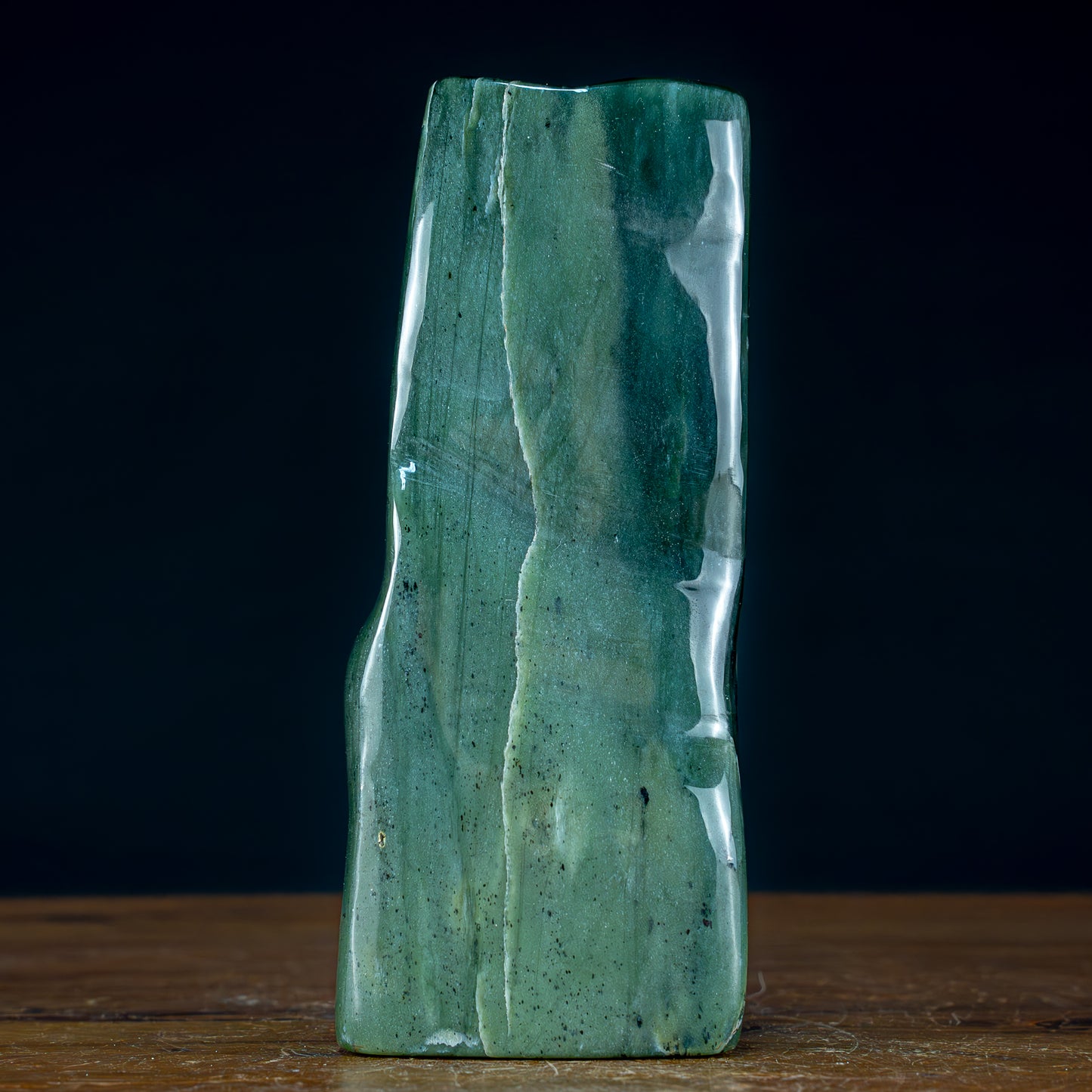 Natürliche Jade-Nephrit Freiform aus Burma - 801,82g