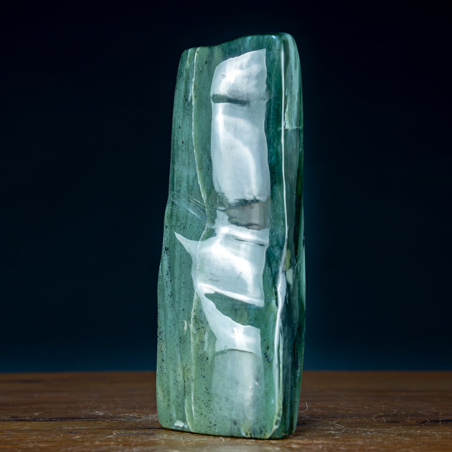 Natürliche Jade-Nephrit Freiform aus Burma - 801,82g