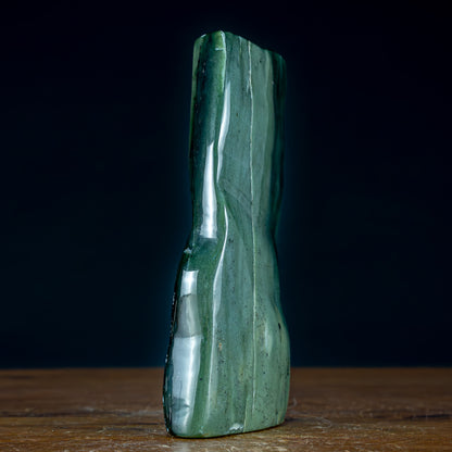 Natürliche Jade-Nephrit Freiform aus Burma - 801,82g