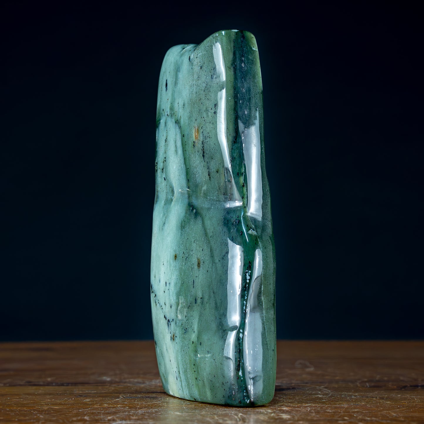 Natürliche Jade-Nephrit Freiform aus Burma - 801,82g