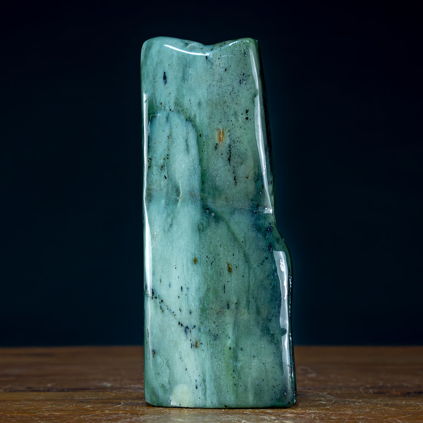 Natürliche Jade-Nephrit Freiform aus Burma - 801,82g