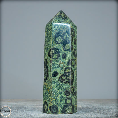 Natürlicher  Kambaba-Jaspis Obelisk - 735,82g