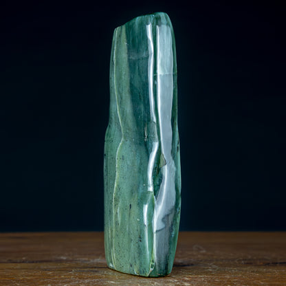 Natürliche Jade-Nephrit Freiform aus Burma - 801,82g