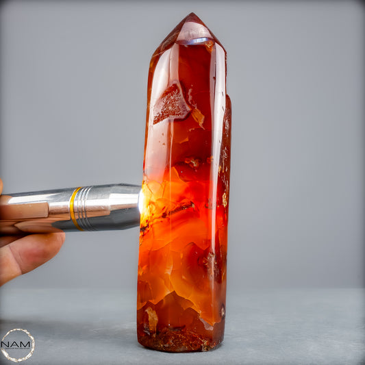 Natürlicher Karneol-Obelisk mit  Druse - 382,82g