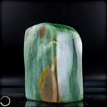 Natürliche Jade-Nephrit Freiform aus Burma - 971,52g