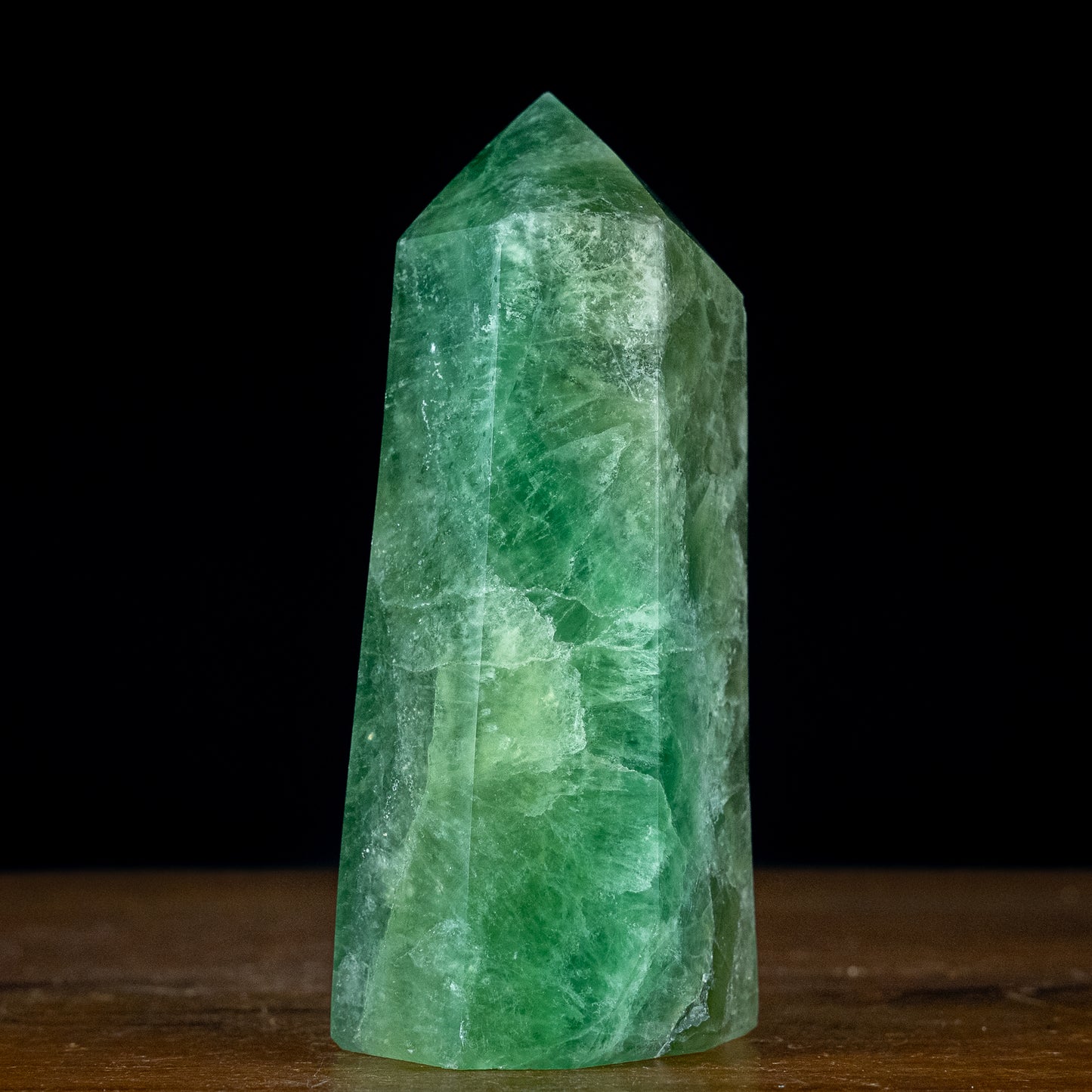 Natürlicher Grüner Fluorit Obelisk - 1562,73g