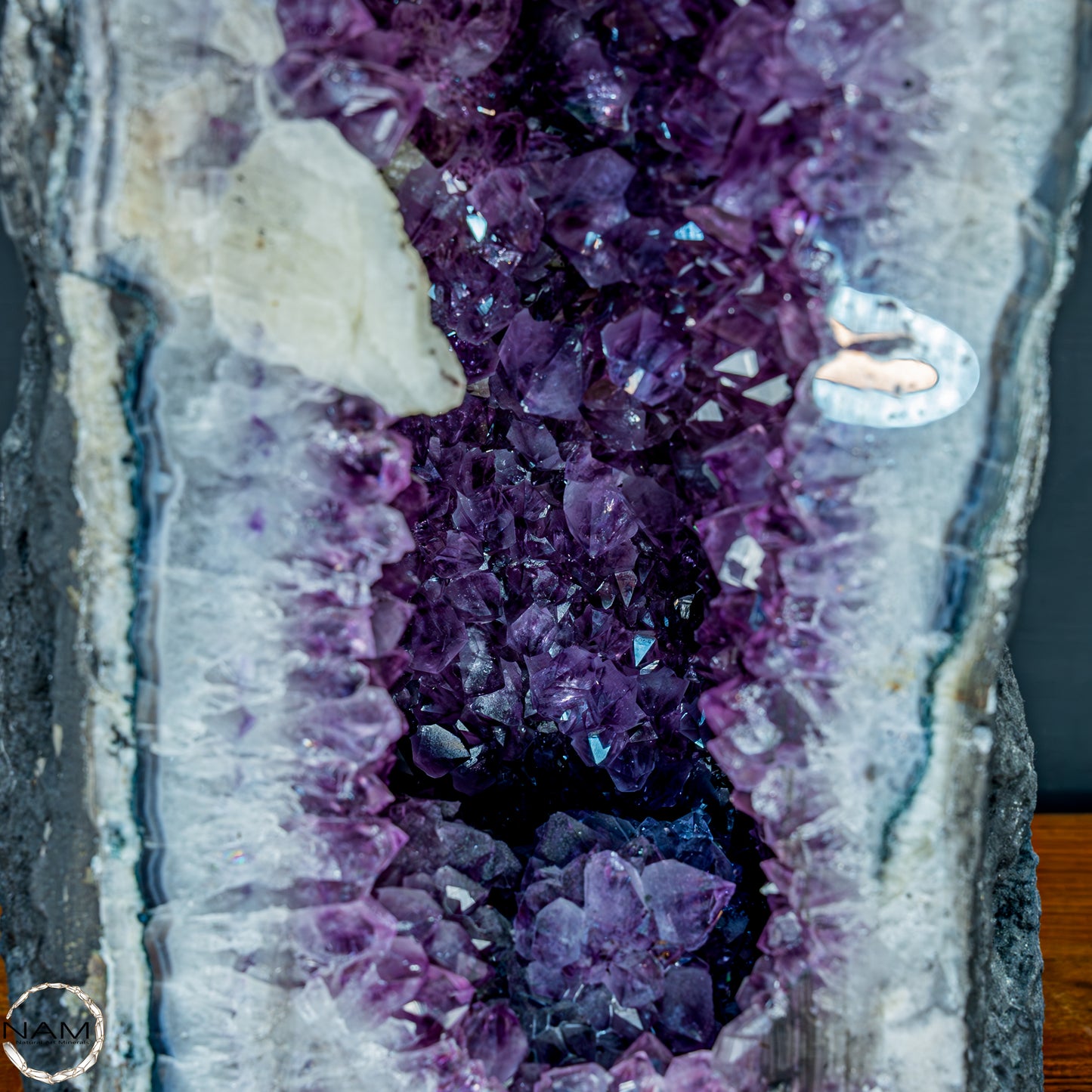 Große Amethyst Druse mit Calzit Kristallen - 31694g