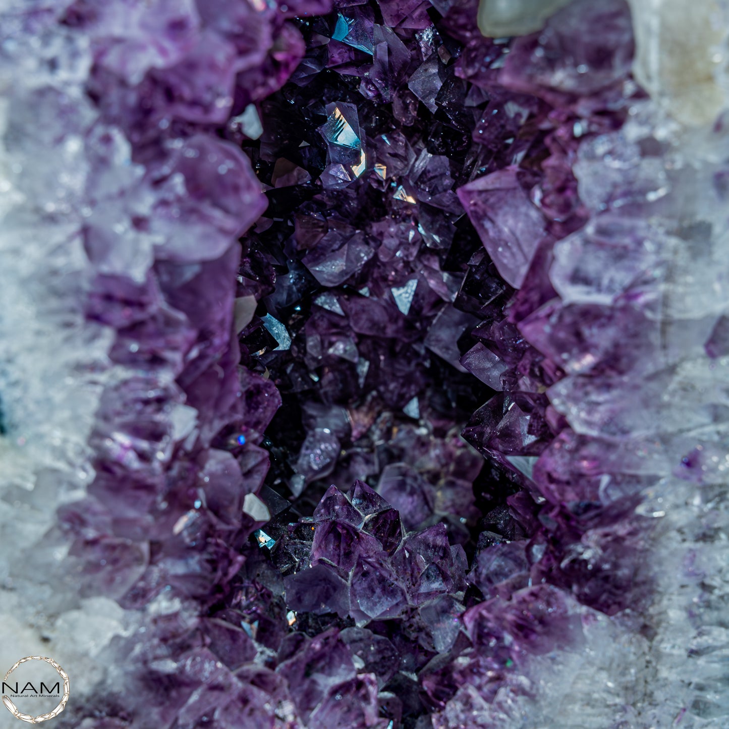 Große Amethyst Druse mit Calzit Kristallen - 35357,21g