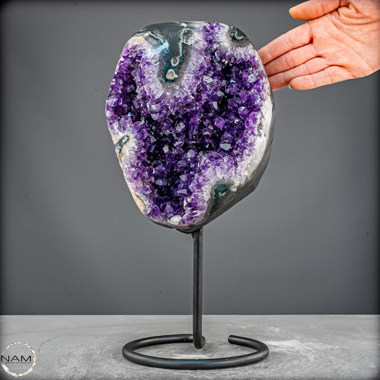 Amethyst Druse auf elegantem Metallständer - 5741,36g