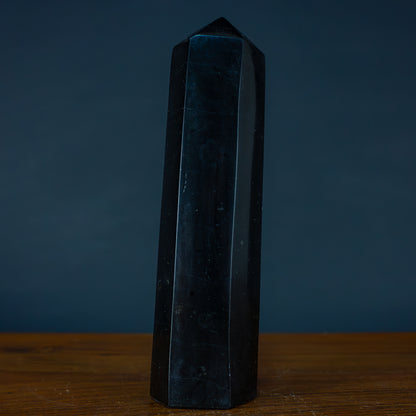 Natürlicher Tourmalin Obelisk aus Brasilien - 591,73g