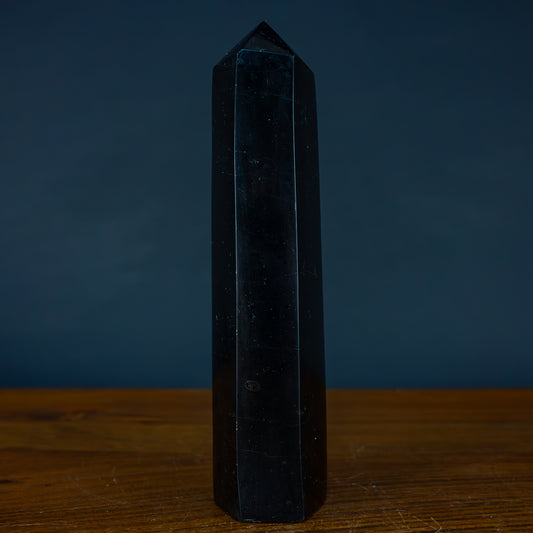 Natürlicher Tourmalin Obelisk aus Brasilien - 591,73g