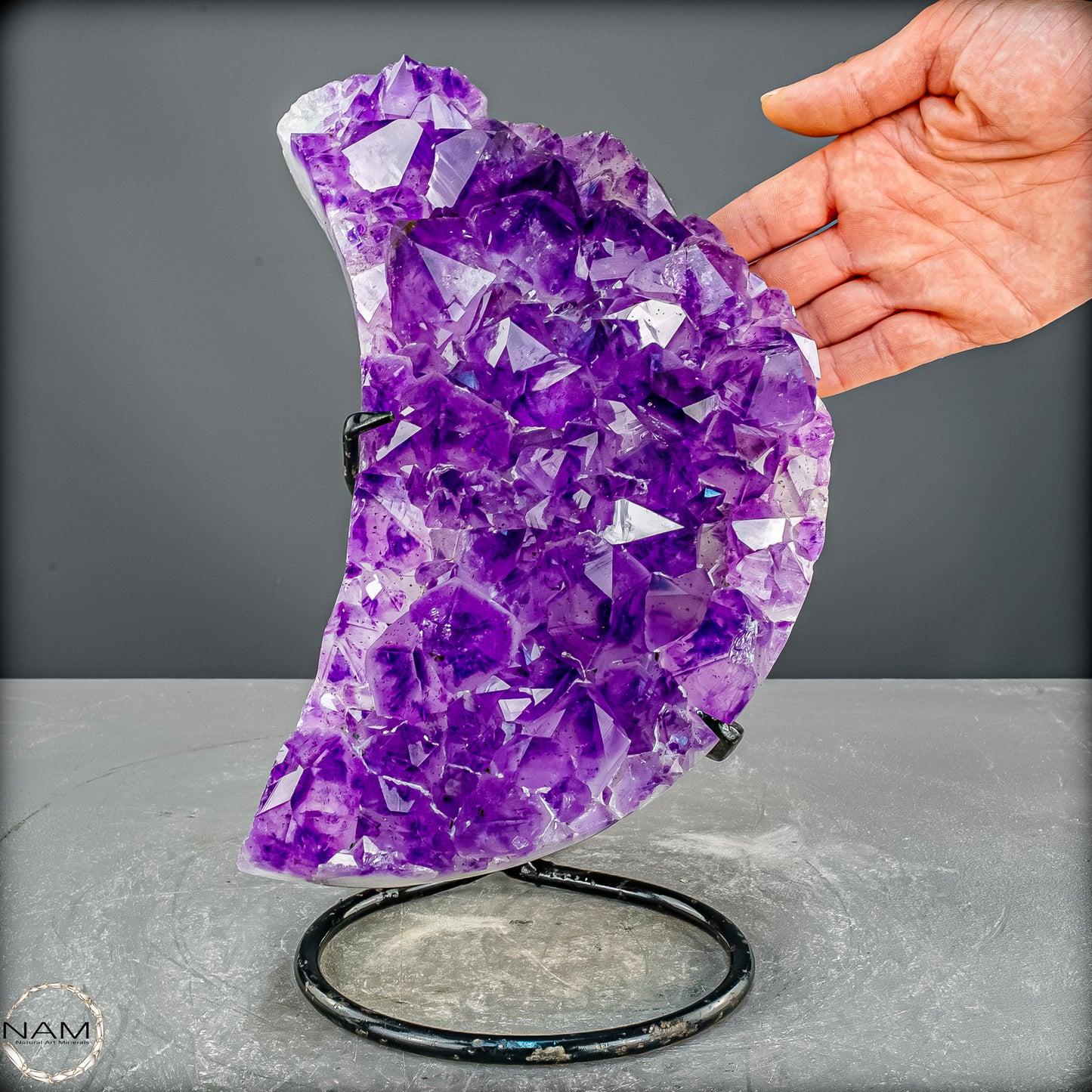 Amethyst Halbmond auf Ständer – funkelnde Kristallkunst - 5749,38g