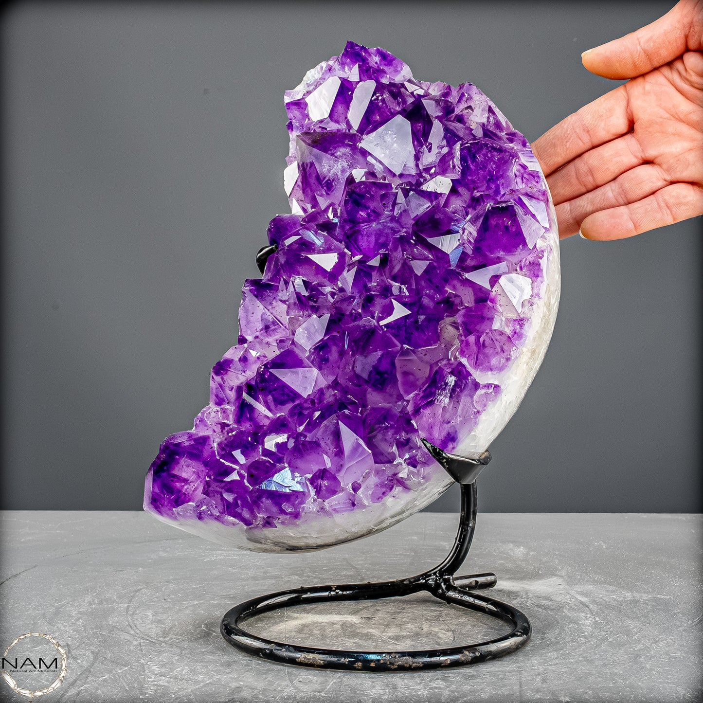 Amethyst Halbmond auf Ständer – funkelnde Kristallkunst - 5749,38g