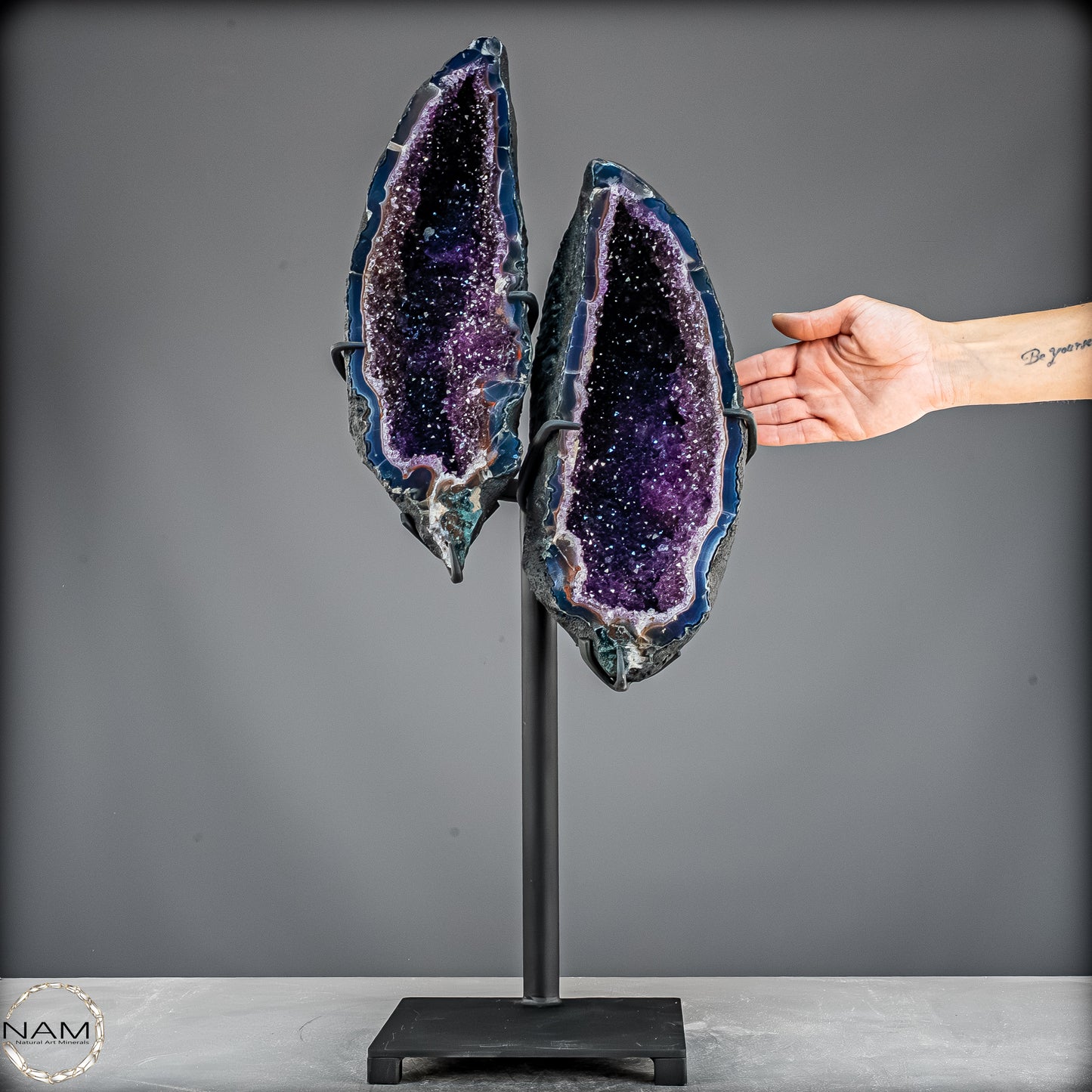 Amethyst Flügel auf Ständer – majestätisches Kristallpaar 13642,22g