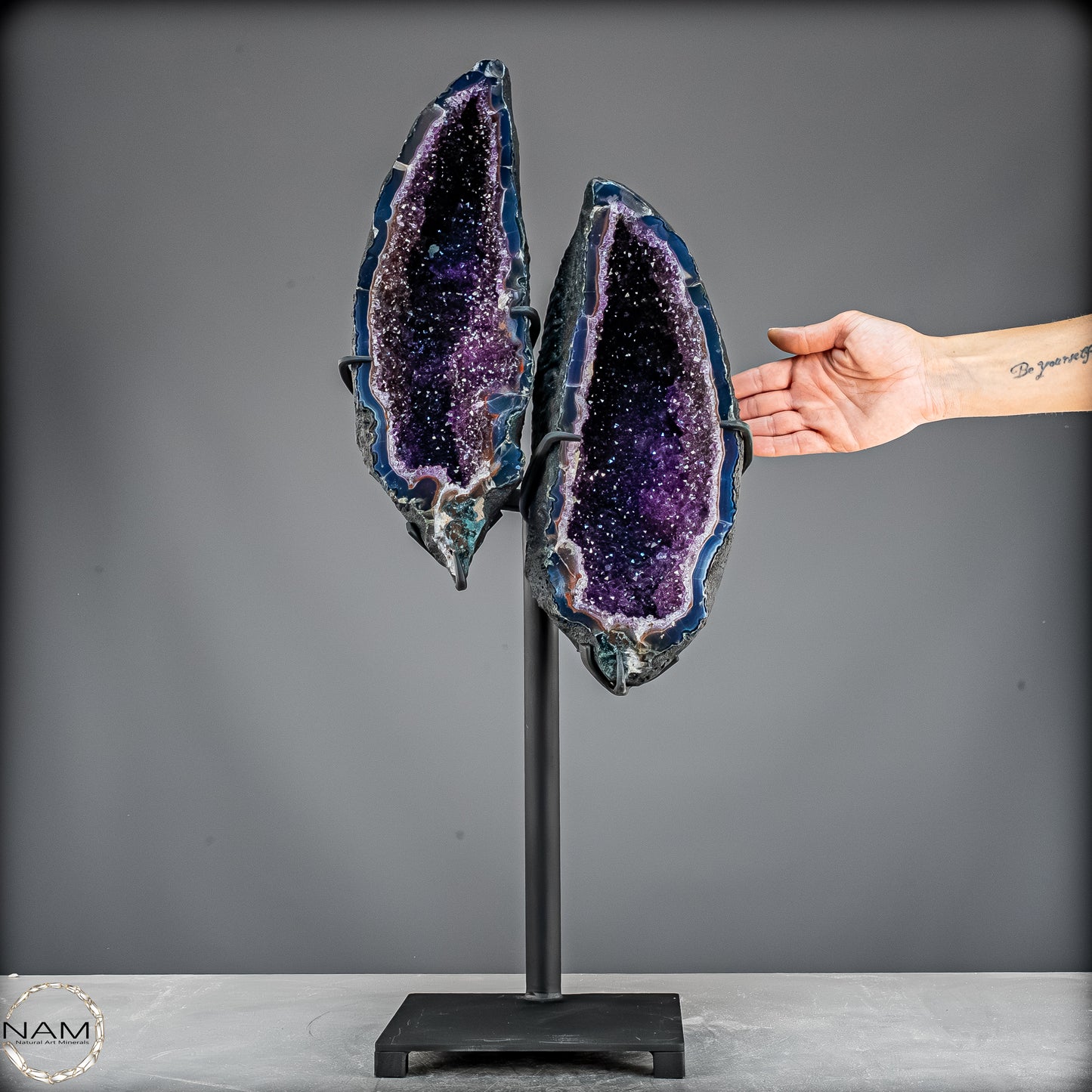 Amethyst Flügel auf Ständer – majestätisches Kristallpaar 13642,22g