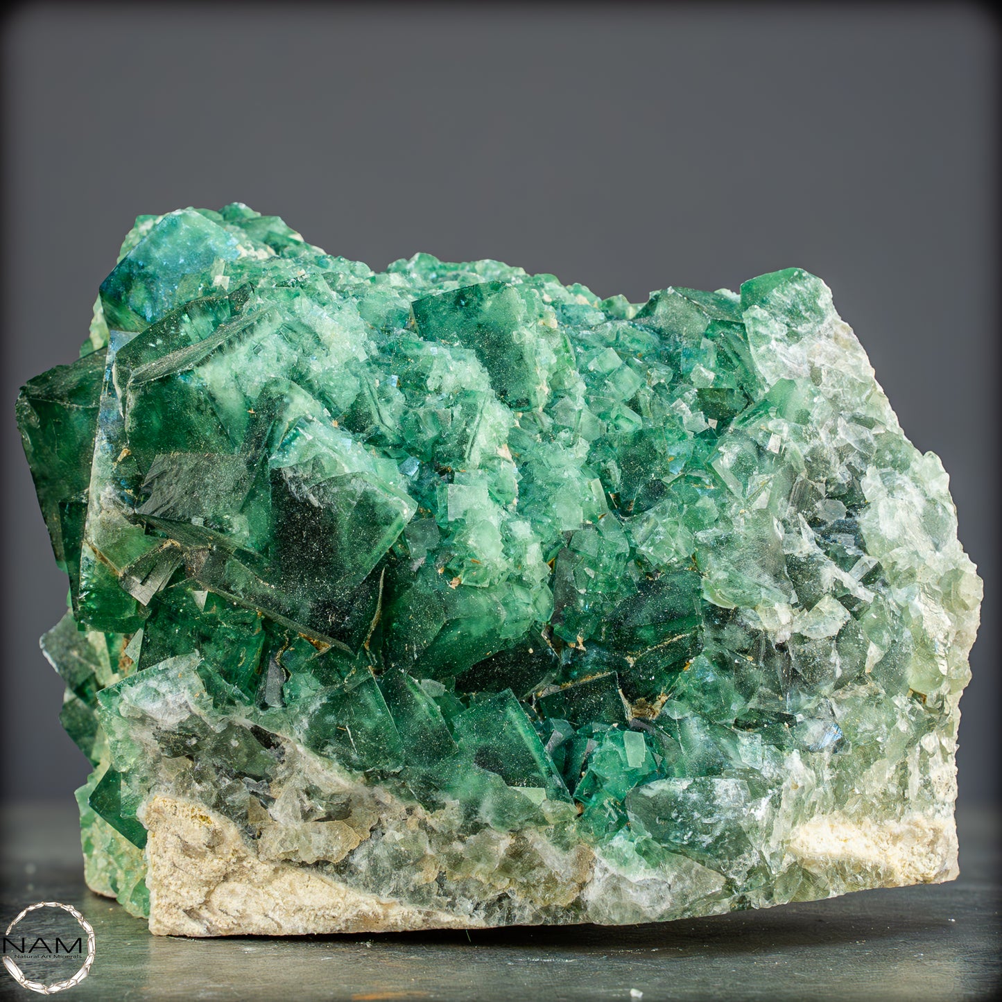 Natürliche Grüner Fluorit Kristalle auf Matrix - 2841,29g