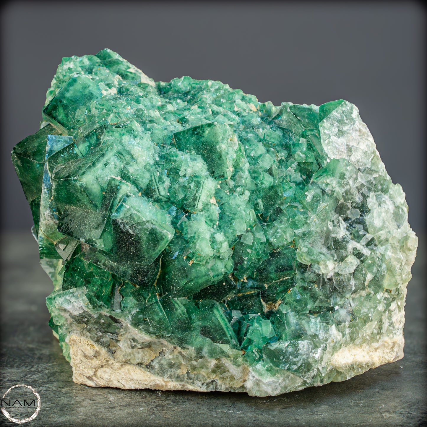 Natürliche Grüner Fluorit Kristalle auf Matrix - 2841,29g