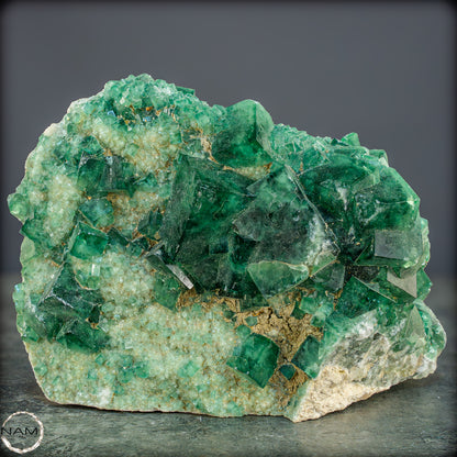 Natürliche Grüner Fluorit Kristalle auf Matrix - 2841,29g