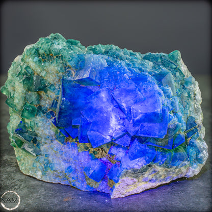 Natürliche Grüner Fluorit Kristalle auf Matrix - 2841,29g