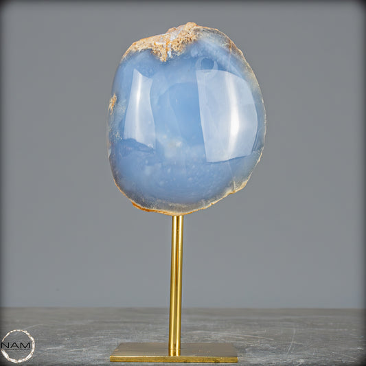 Natürlicher Blauer Chalcedon auf Ständer - 599,28g