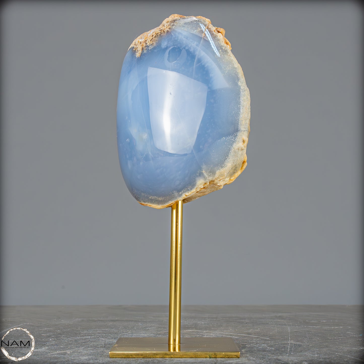 Natürlicher Blauer Chalcedon auf Ständer - 599,28g