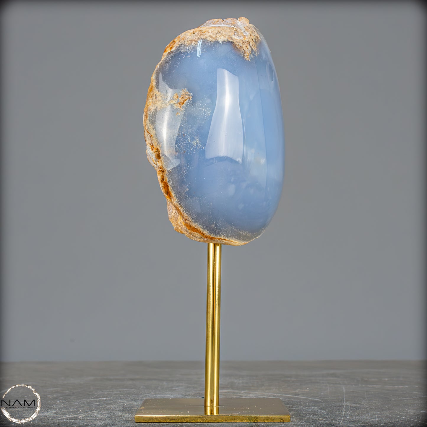 Natürlicher Blauer Chalcedon auf Ständer - 599,28g