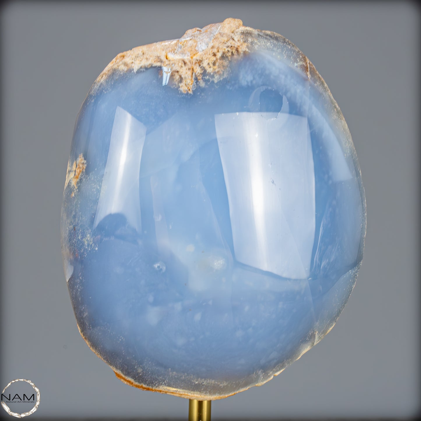 Natürlicher Blauer Chalcedon auf Ständer - 599,28g