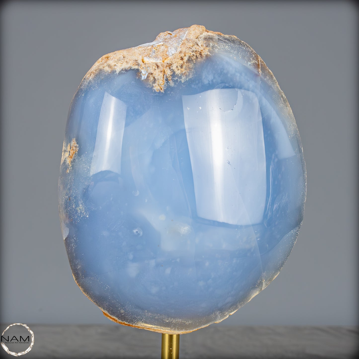 Natürlicher Blauer Chalcedon auf Ständer - 599,28g