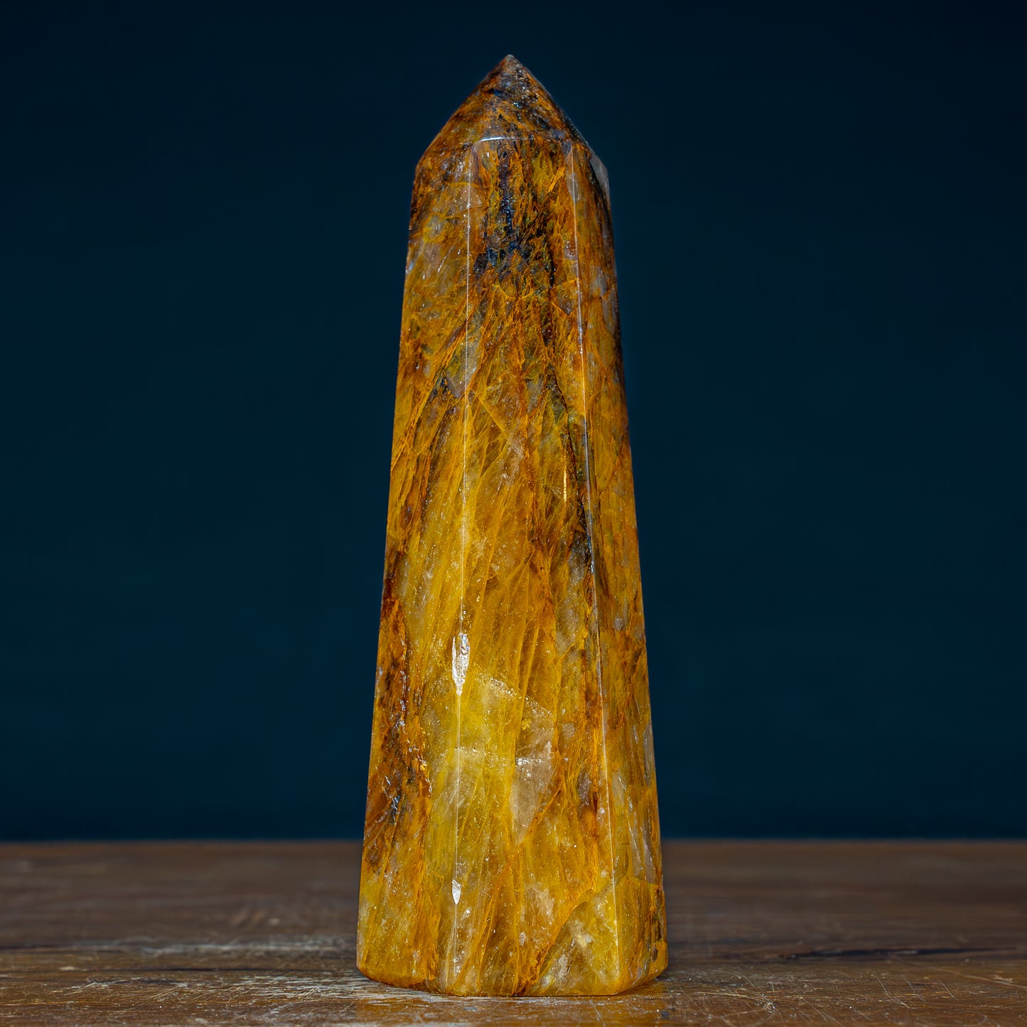 Natürlicher Quarz Obelisk "Golden Healer" - 845,39g