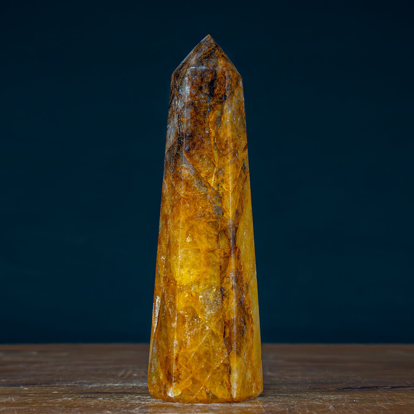 Natürlicher Quarz Obelisk "Golden Healer" - 845,39g