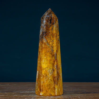 Natürlicher Quarz Obelisk "Golden Healer" - 845,39g