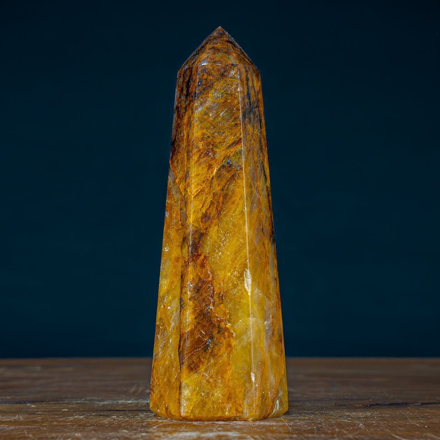 Natürlicher Quarz Obelisk "Golden Healer" - 845,39g