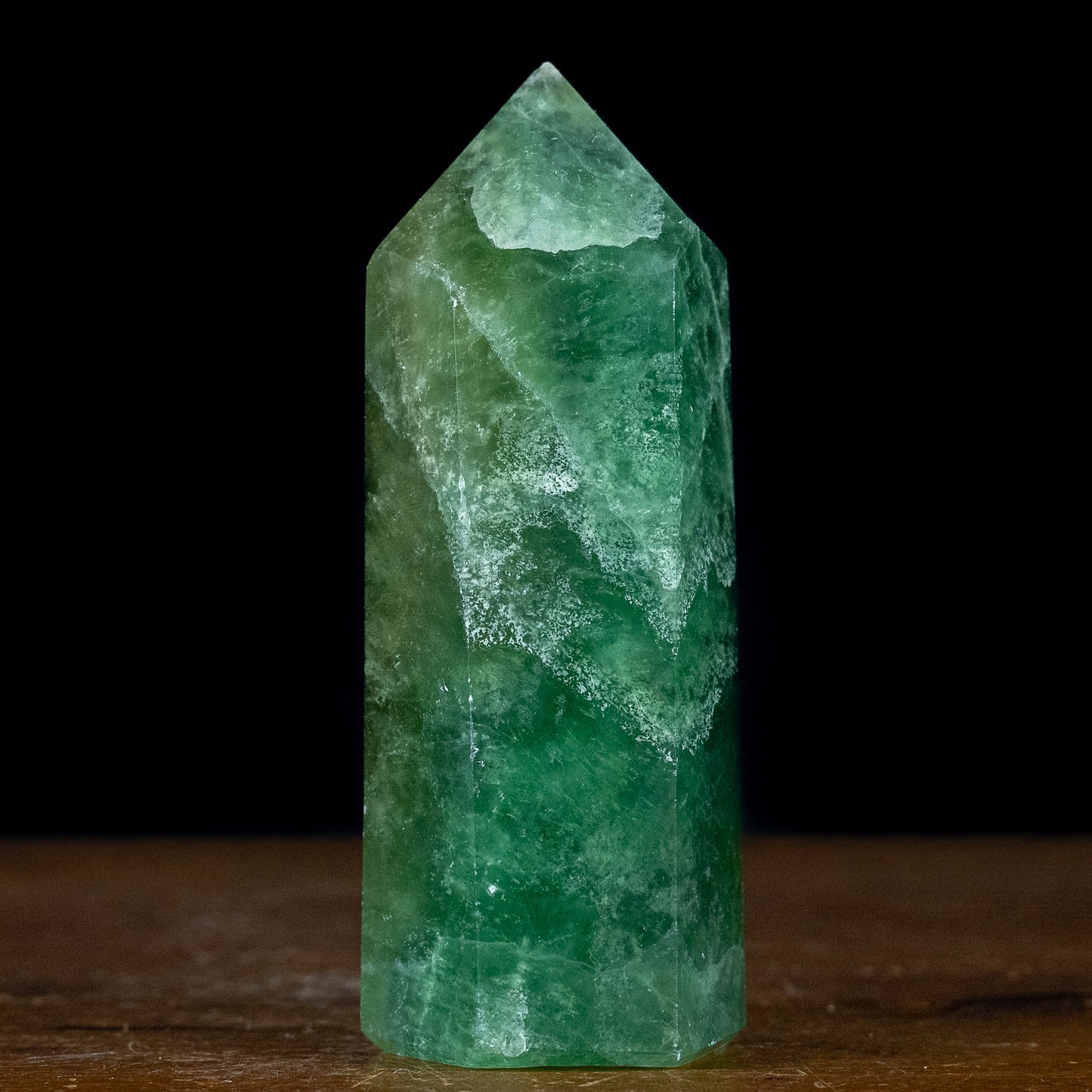 Natürlicher Grüner Fluorit Obelisk - 620,05g