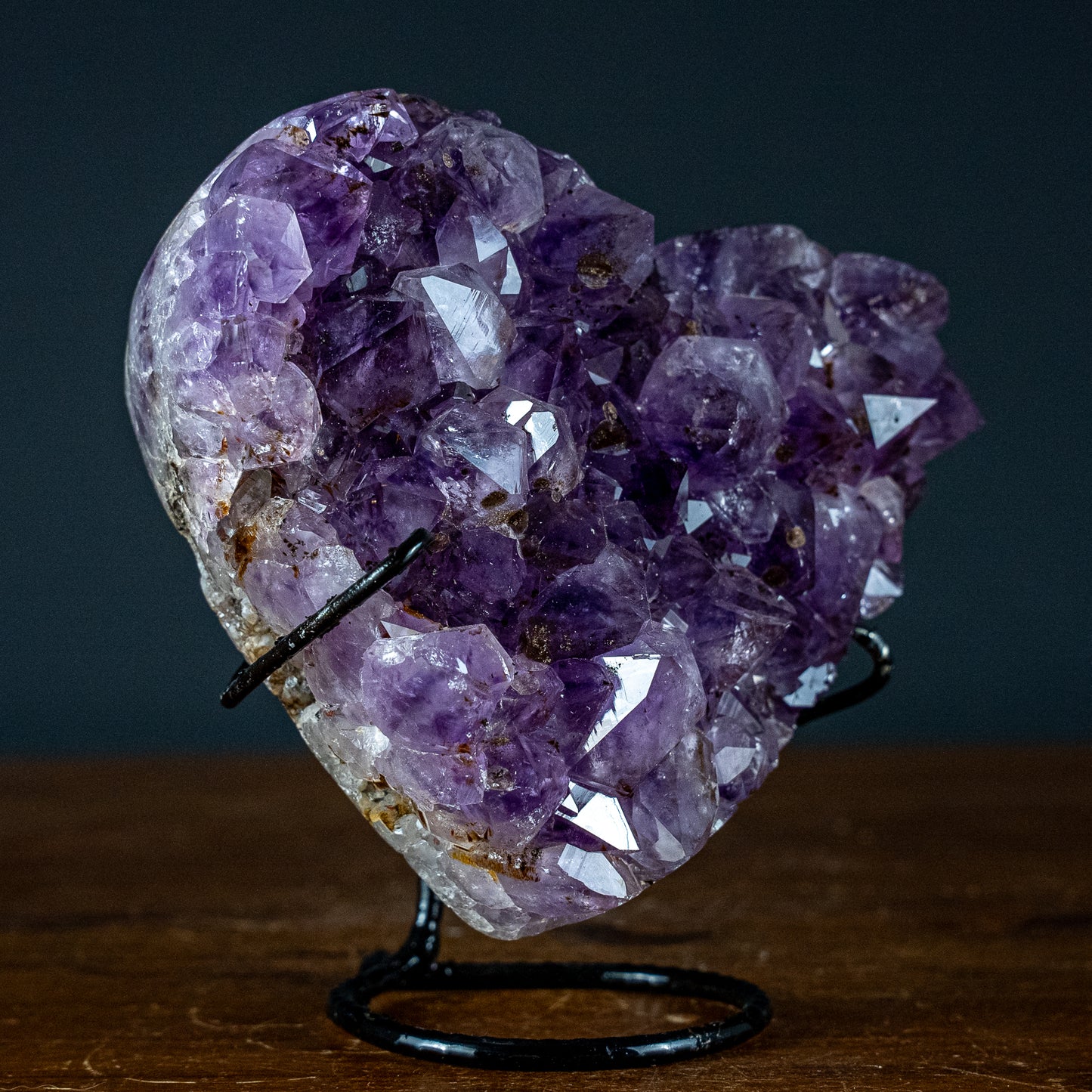 Amethyst Herz Druse auf Ständer  – 1233,91g