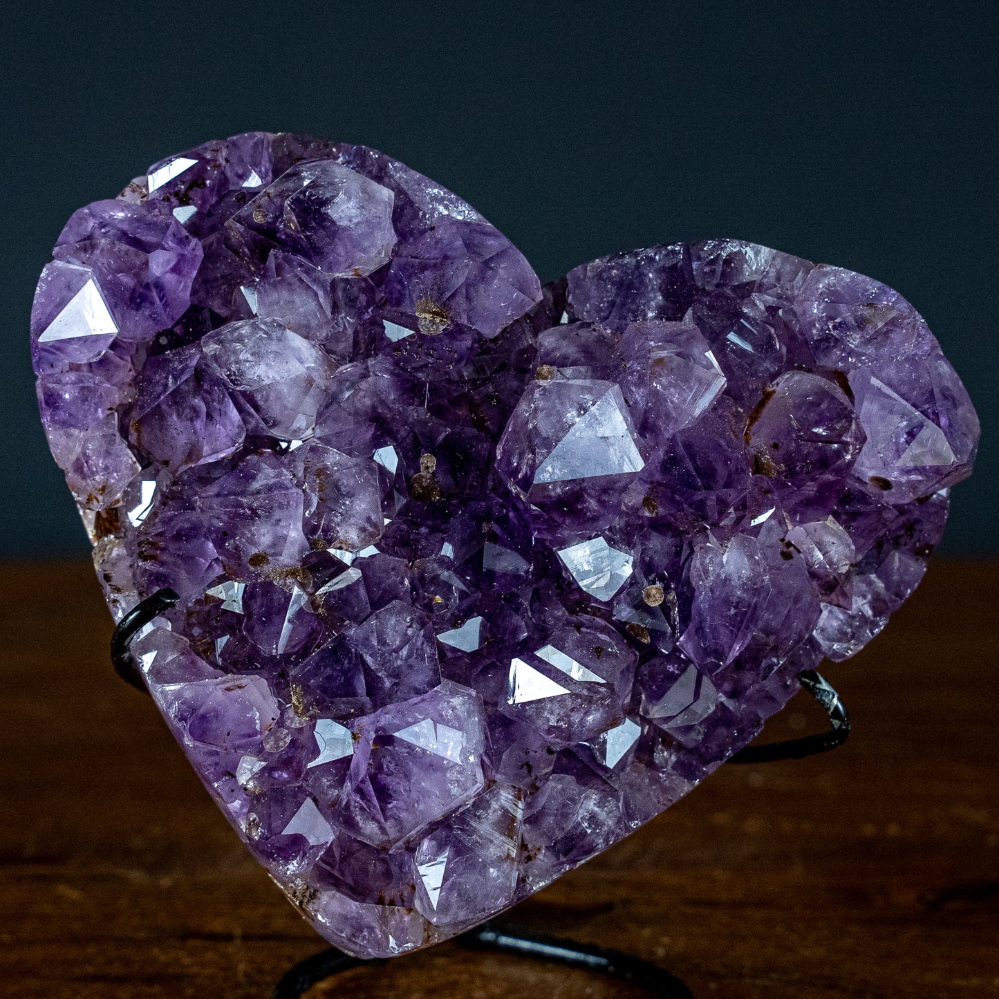 Amethyst Herz Druse auf Ständer  – 1233,91g