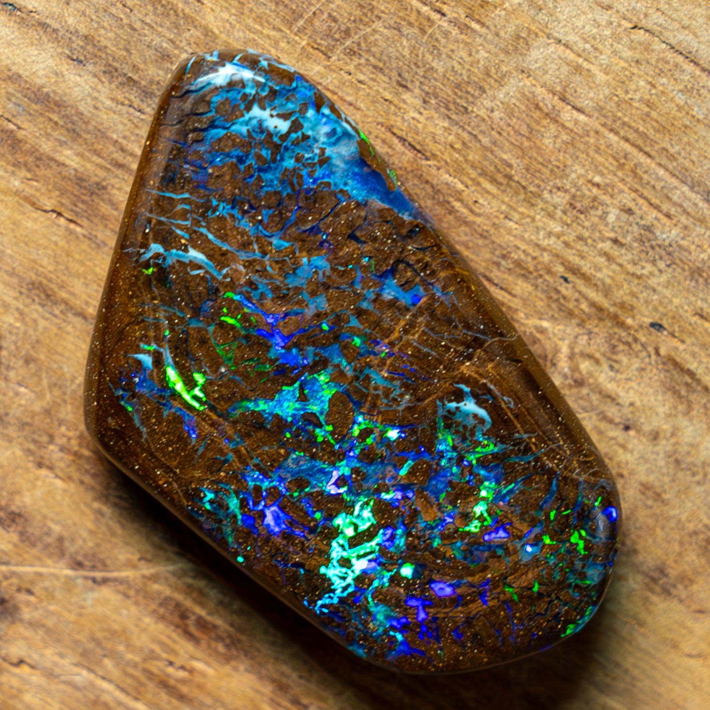 Natürlicher AAA+ Boulder Opal aus Australien Edelsteinqualität, 21.935ct