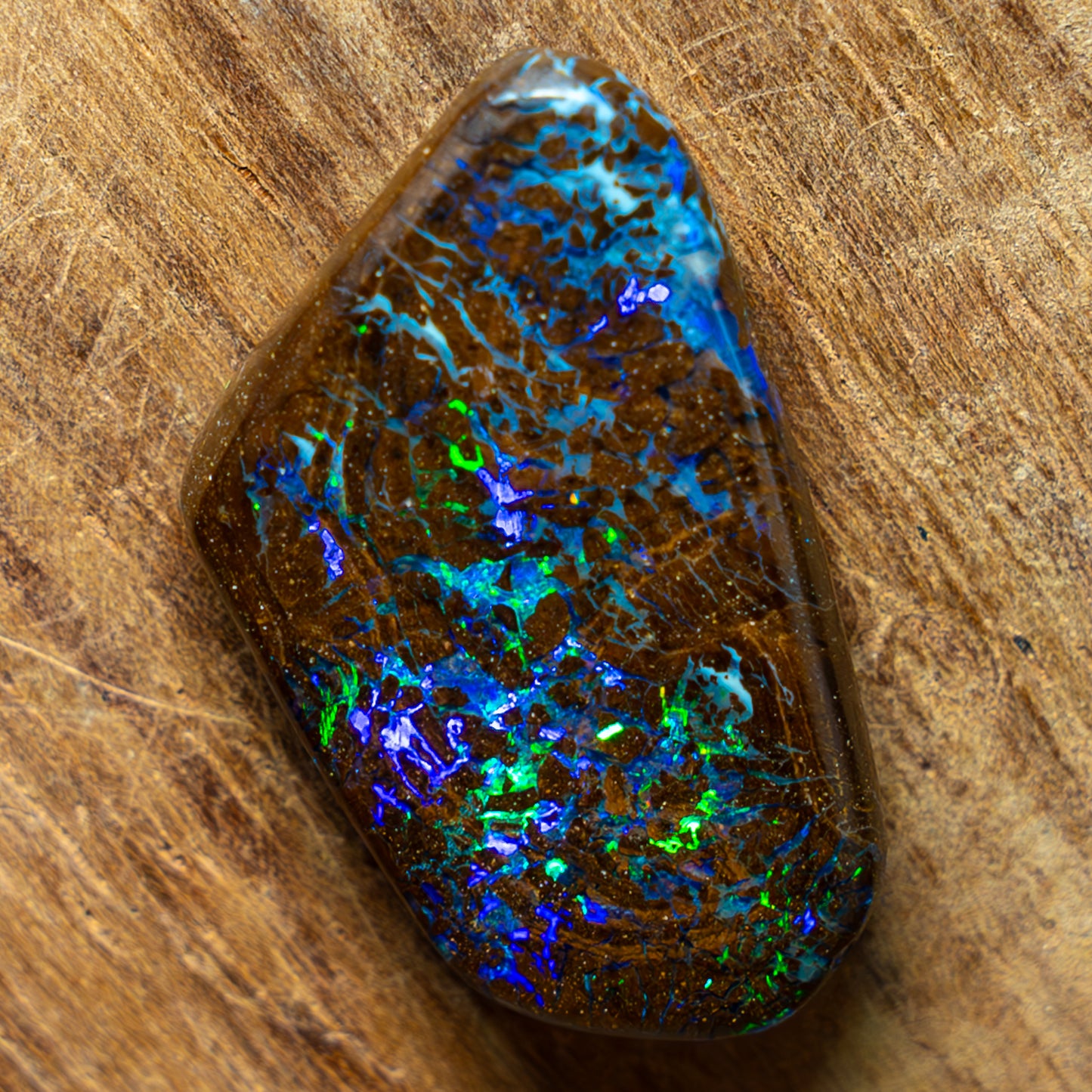 Natürlicher AAA+ Boulder Opal aus Australien Edelsteinqualität, 21.935ct