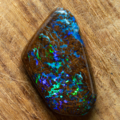 Natürlicher AAA+ Boulder Opal aus Australien Edelsteinqualität, 21.935ct