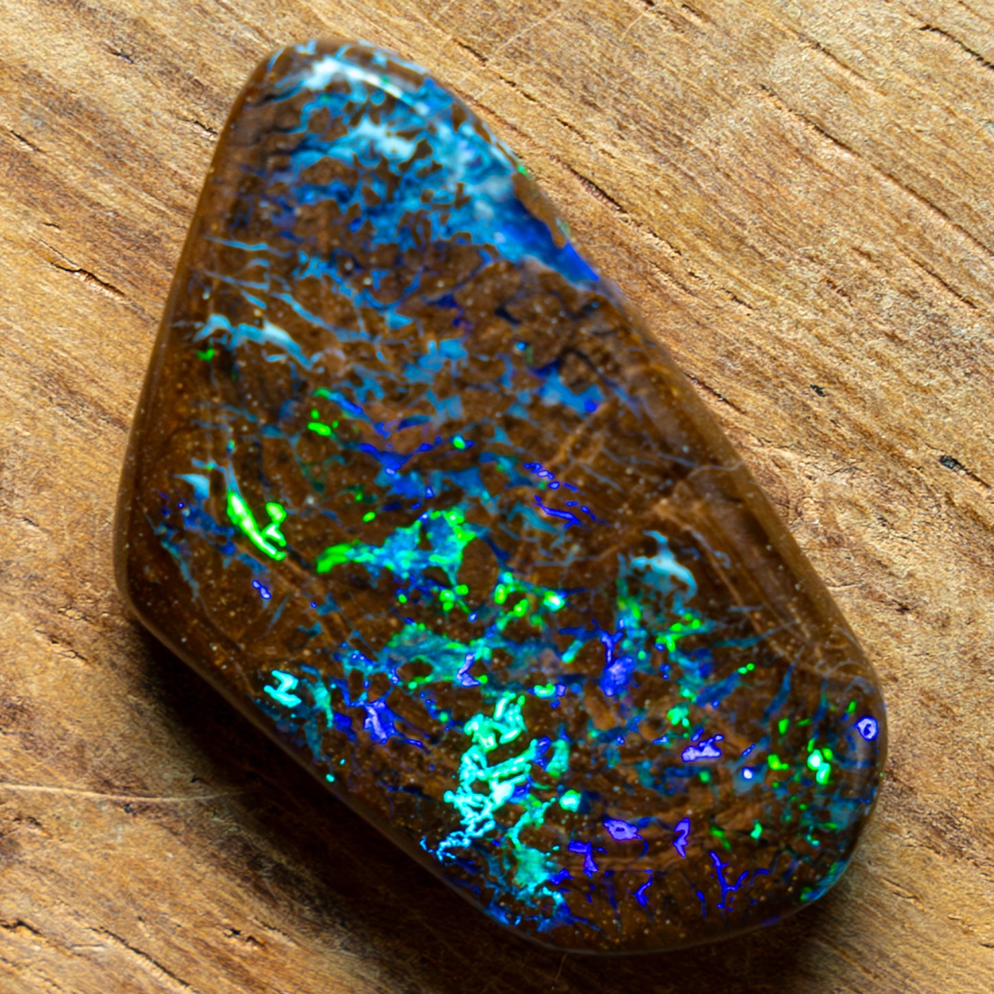 Natürlicher AAA+ Boulder Opal aus Australien Edelsteinqualität, 21.935ct