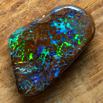 Natürlicher AAA+ Boulder Opal aus Australien Edelsteinqualität, 21.935ct