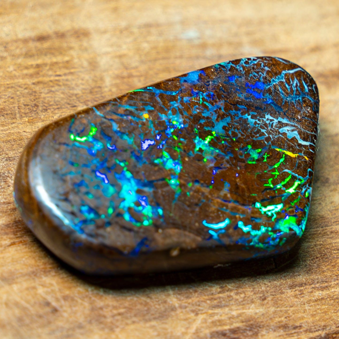 Natürlicher AAA+ Boulder Opal aus Australien Edelsteinqualität, 21.935ct