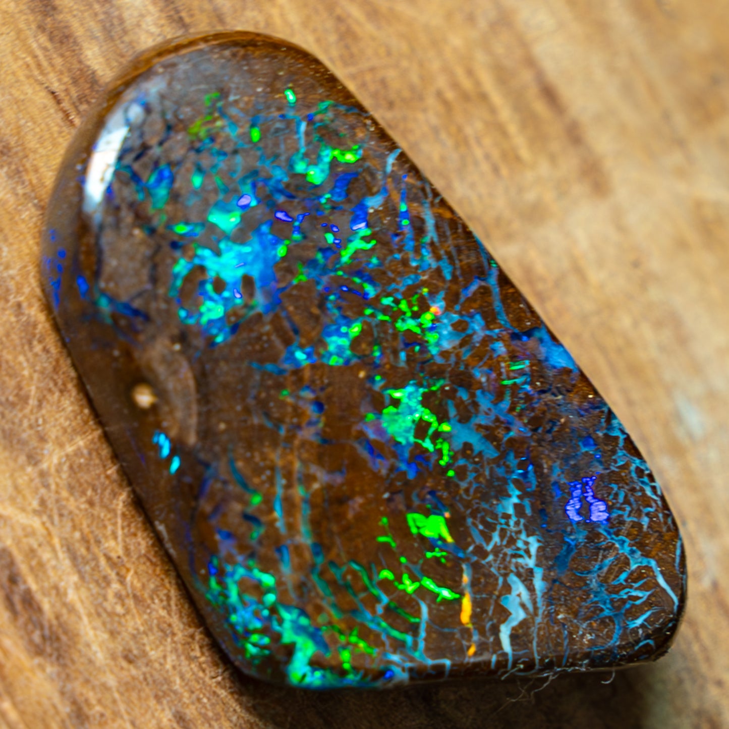 Natürlicher AAA+ Boulder Opal aus Australien Edelsteinqualität, 21.935ct